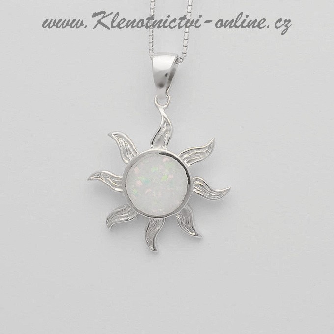 Stříbrný přívěsek ve tvaru slunce Stříbrný přívěsek ve tvaru slunce